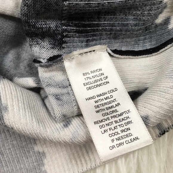 WHBM Black and White Floral Print Cardigan - Picture 6 of 7